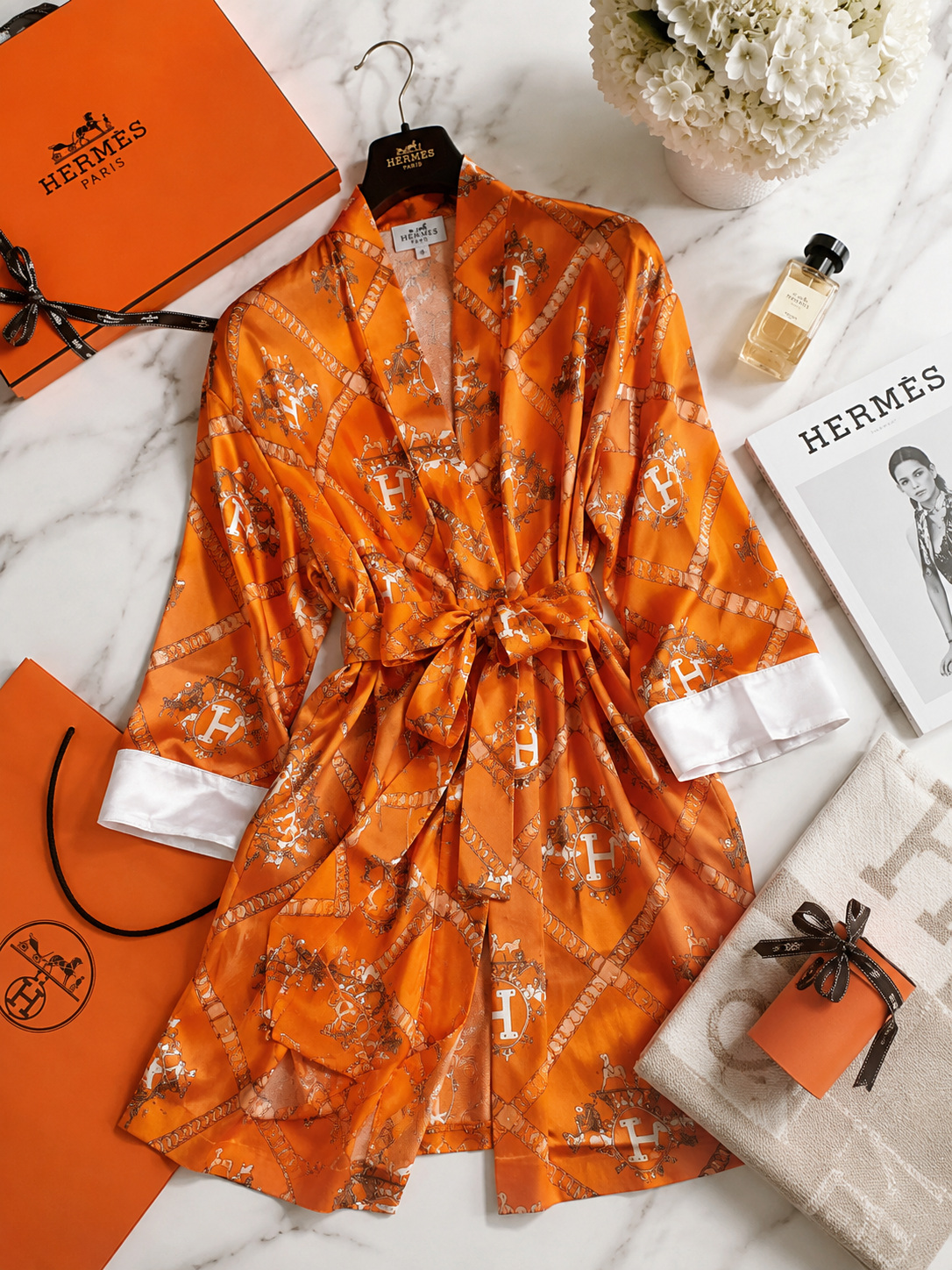 Kimono Élégant avec Ceinture - Satin Luxe Hermes