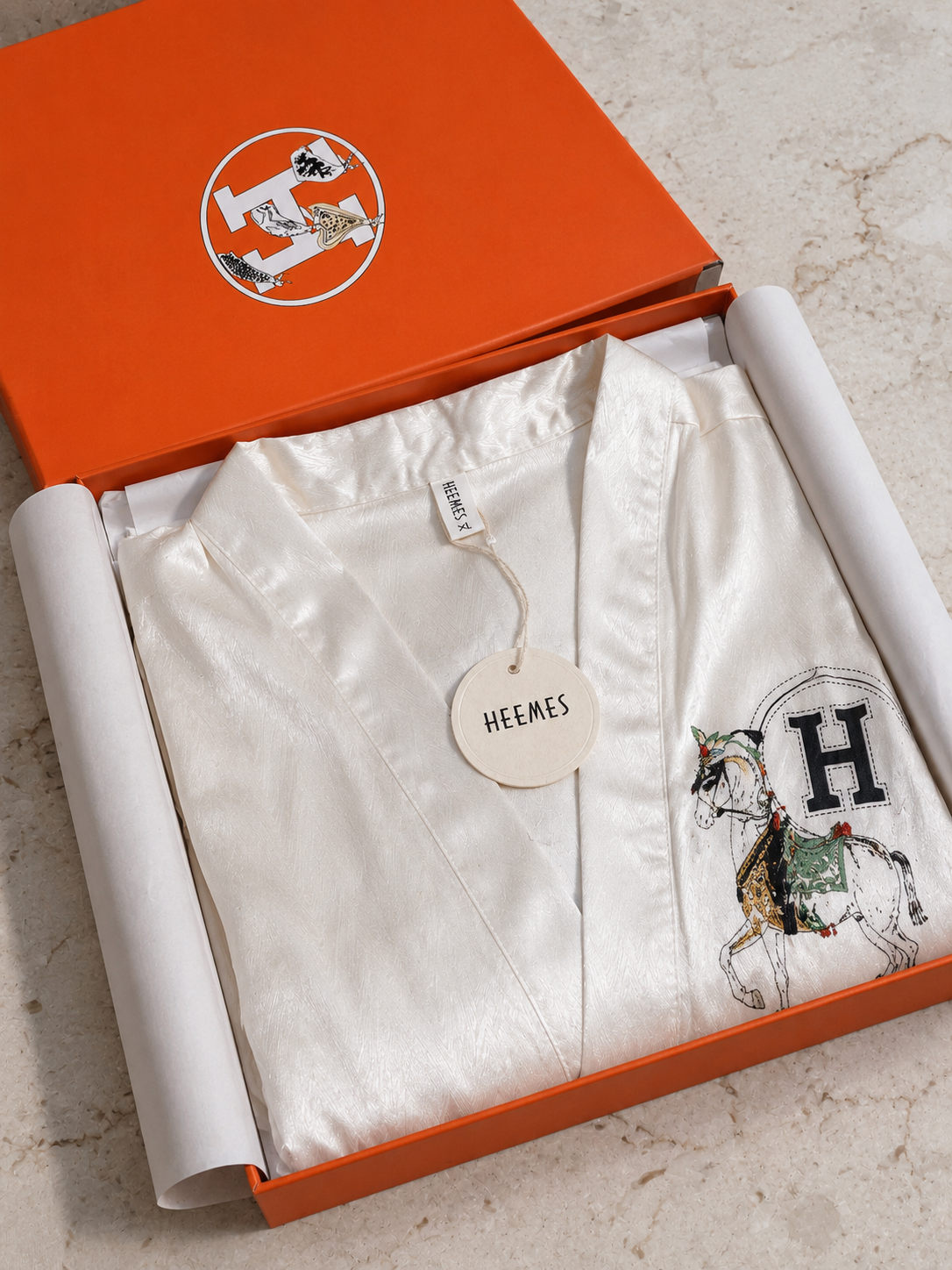 Kimono Élégant avec Ceinture - Satin Luxe Hermes