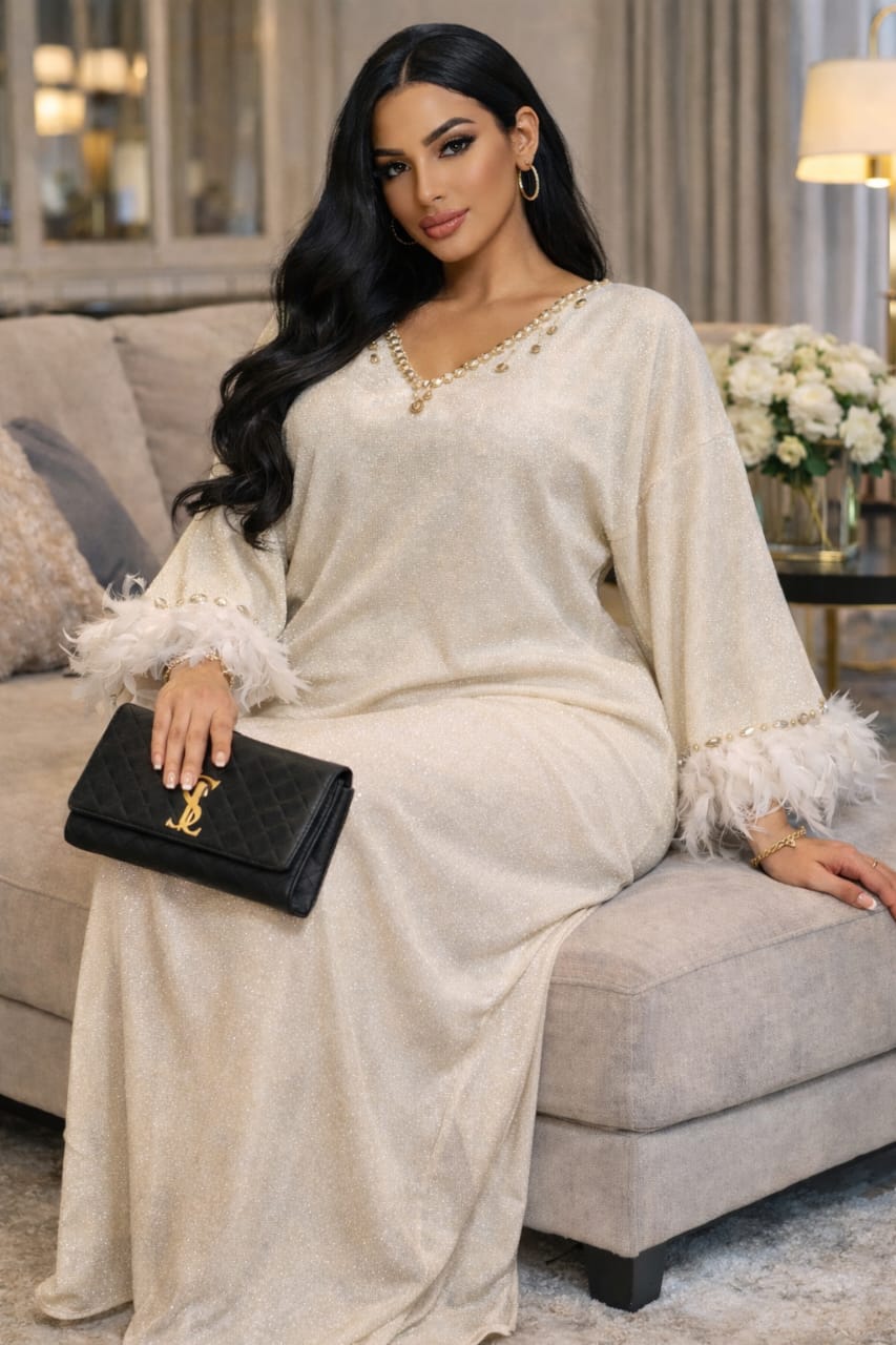 Robe Longue de Soirée Élégante Brillante – Col V Perlé & Manches à Plumes Oversize