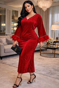 Robe Longue de Soirée Élégante Brillante – Col V Perlé & Manches à Plumes Oversize