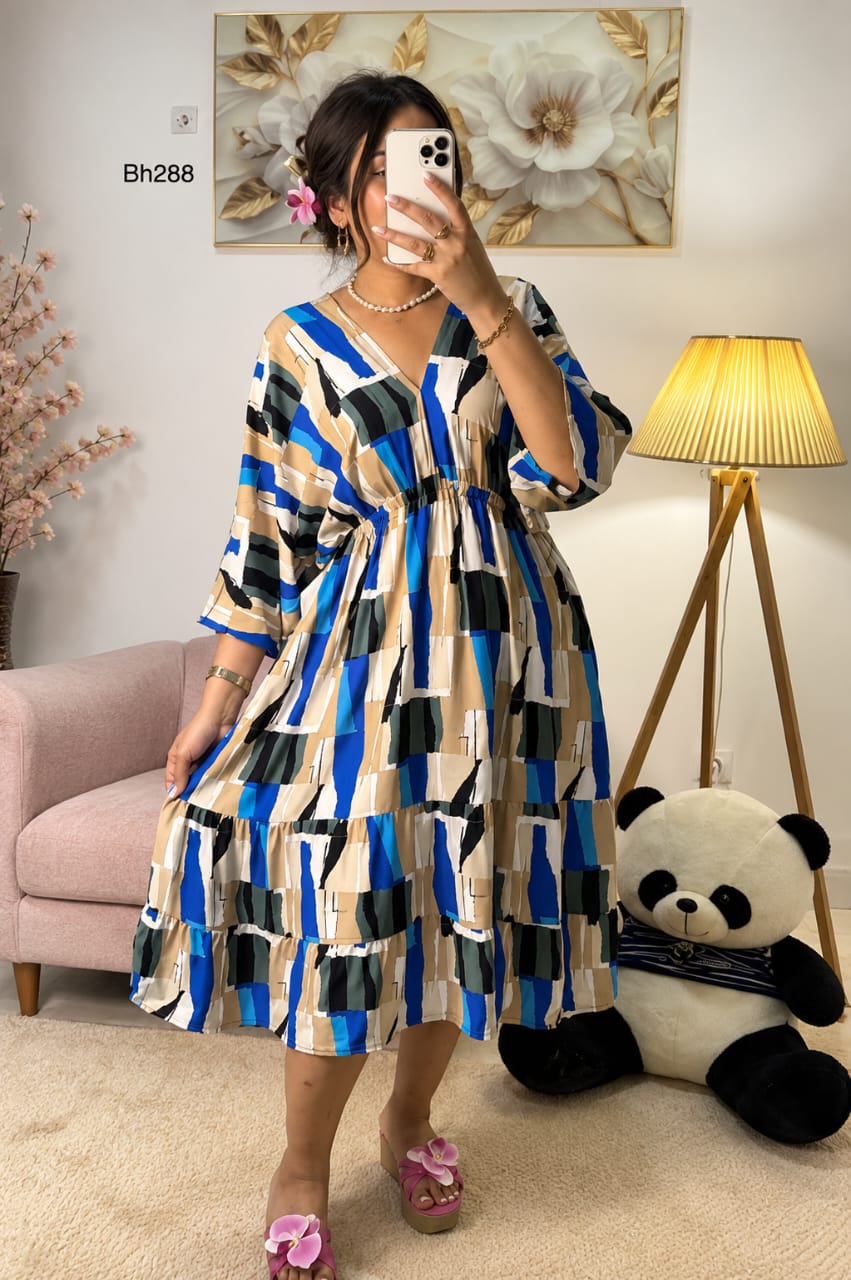 Robe midi fluide imprimée graphique – Élégance estivale